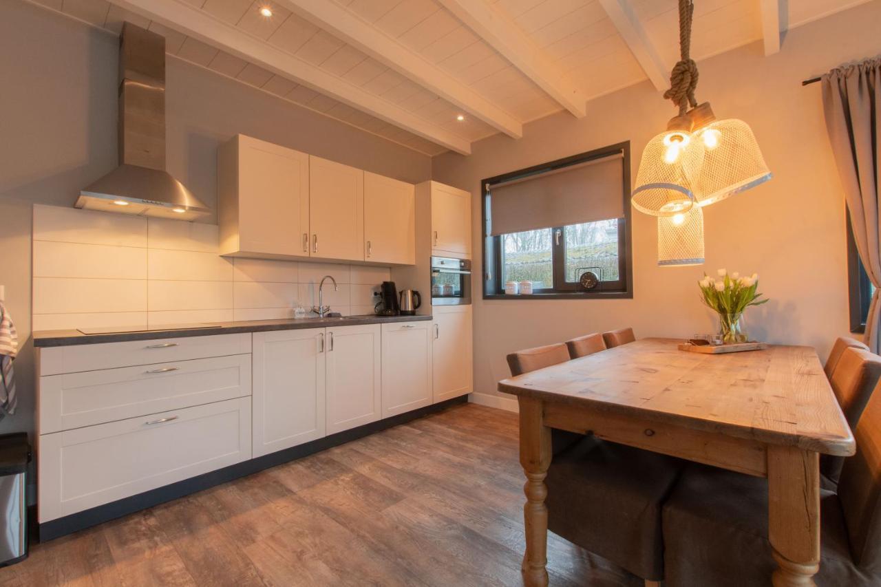Stijlvol Ingerichte Bungalow In Baarland Екстериор снимка